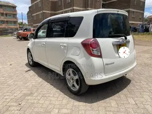 Toyota Ractis 1.3 FWD 2009 White