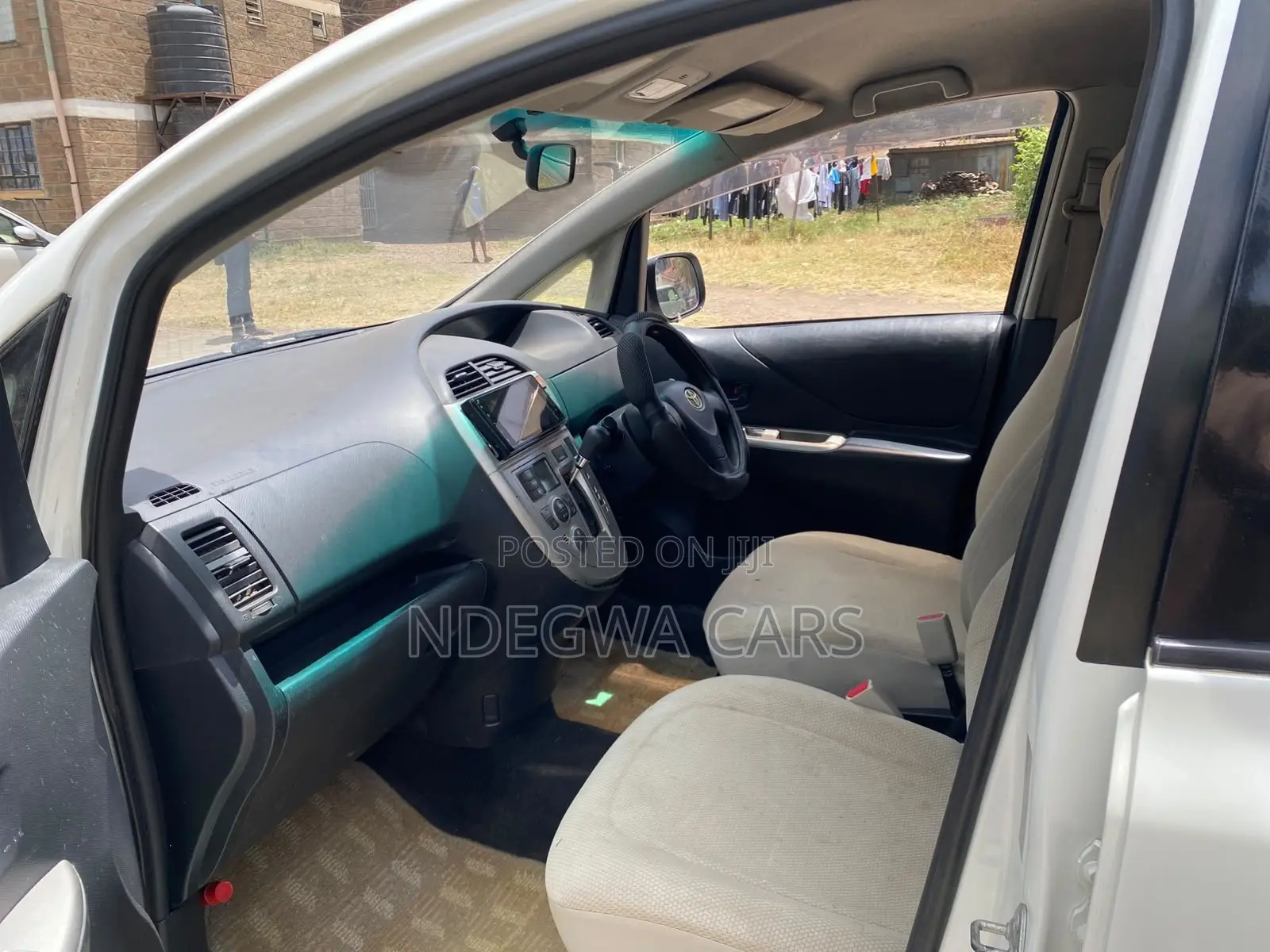 Toyota Ractis 1.3 FWD 2009 White