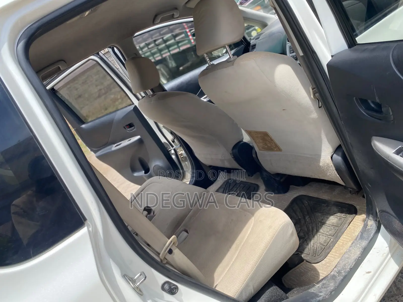 Toyota Ractis 1.3 FWD 2009 White