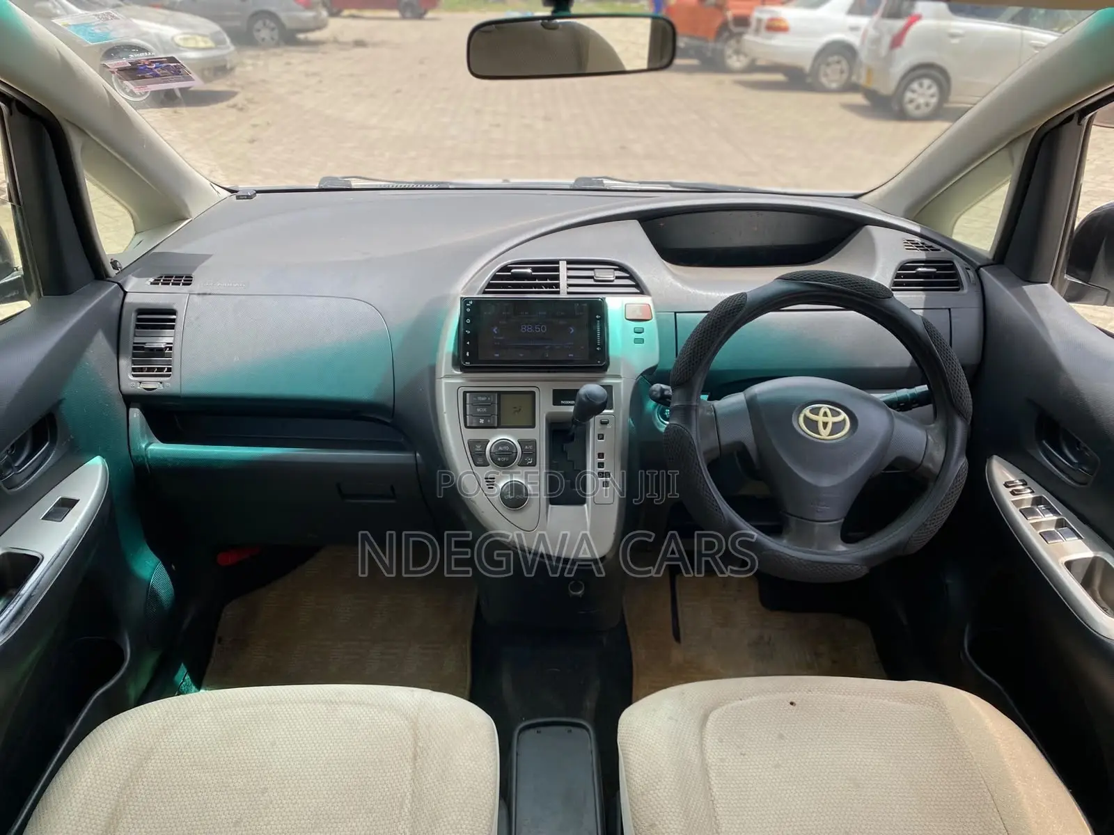 Toyota Ractis 1.3 FWD 2009 White