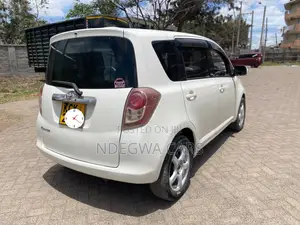 Toyota Ractis 1.3 FWD 2009 White