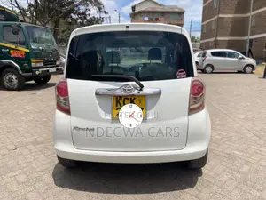 Toyota Ractis 1.3 FWD 2009 White