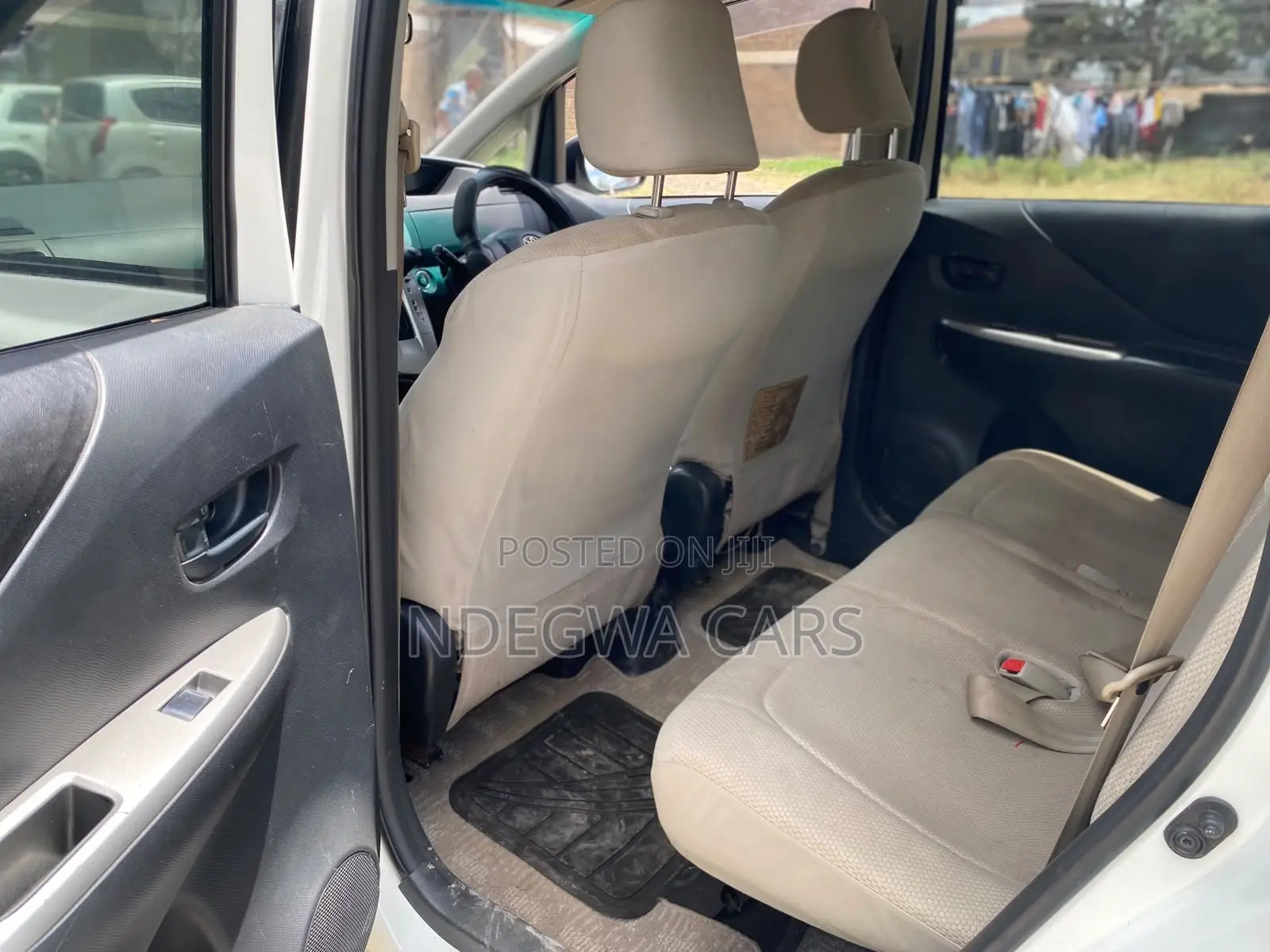 Toyota Ractis 1.3 FWD 2009 White