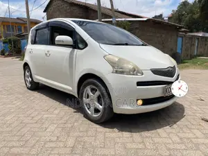 Toyota Ractis 1.3 FWD 2009 White