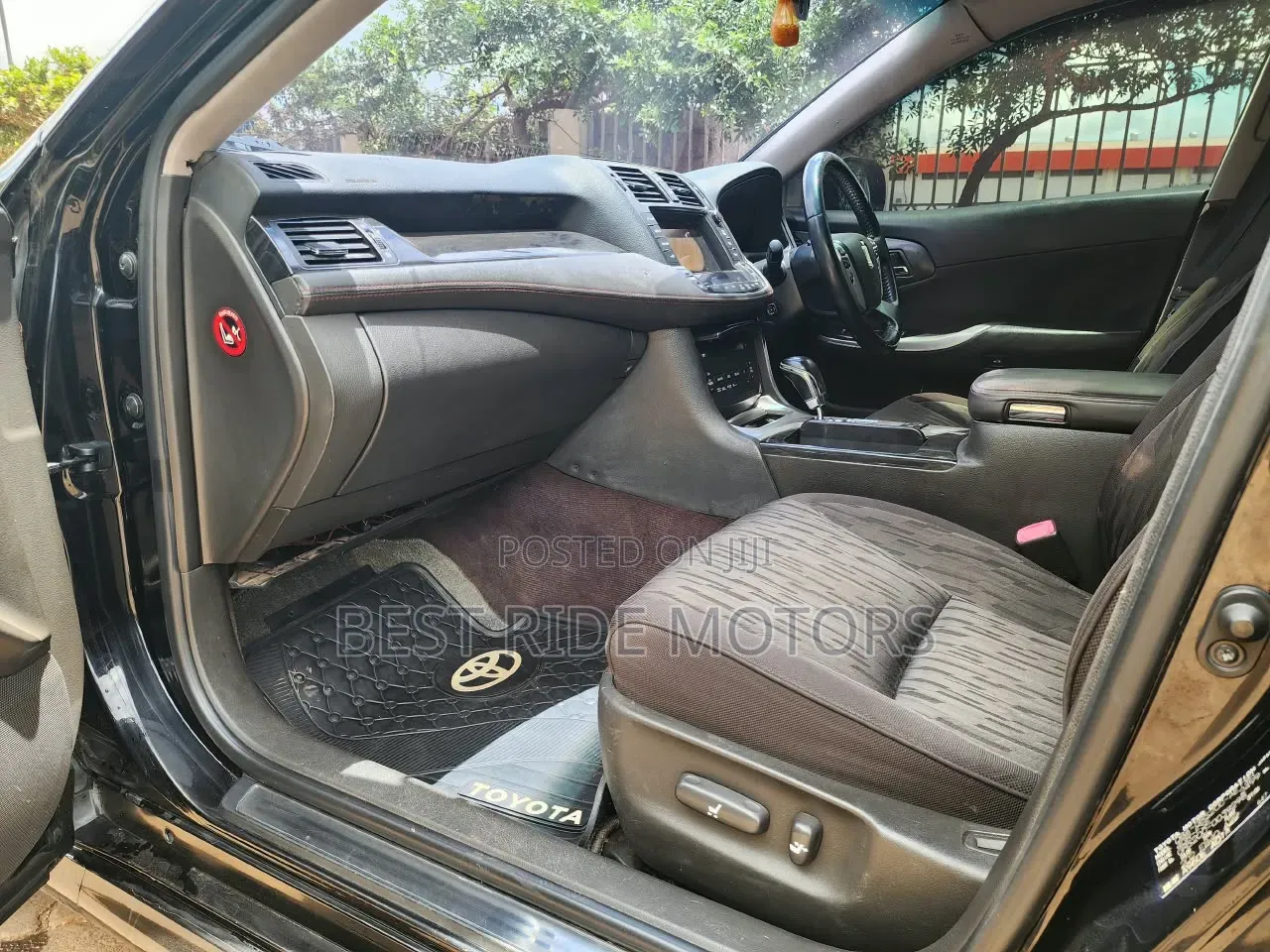 Toyota Crown 2010 Black