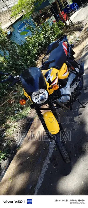 Bajaj Boxer 150 UG 2026 Yellow