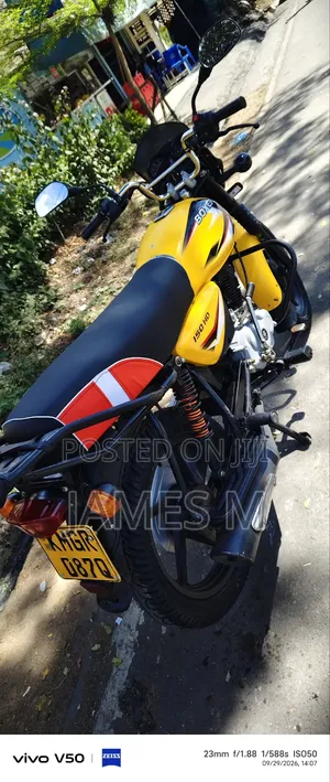 Bajaj Boxer 150 UG 2026 Yellow