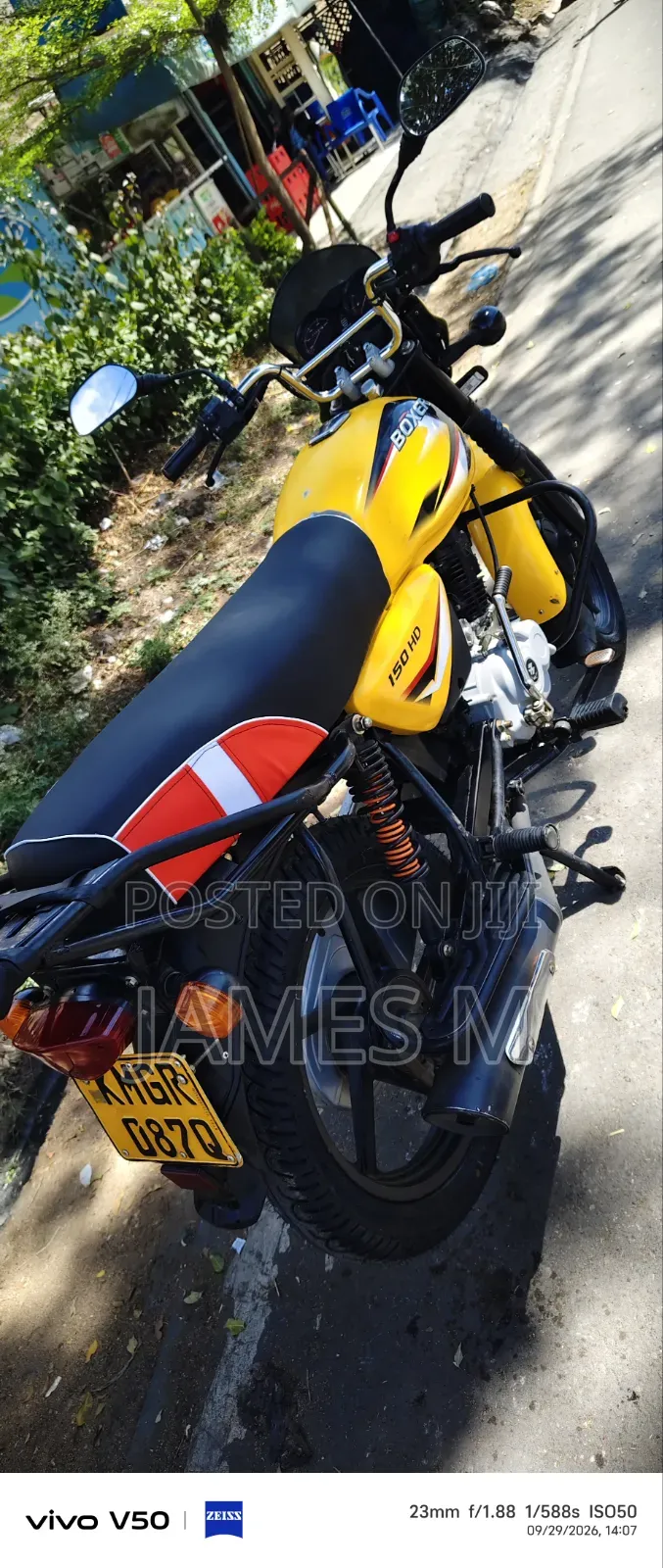 Bajaj Boxer 150 UG 2026 Yellow