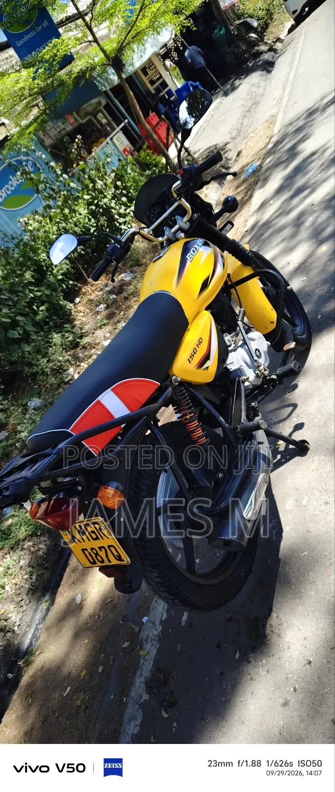 Bajaj Boxer 150 UG 2026 Yellow