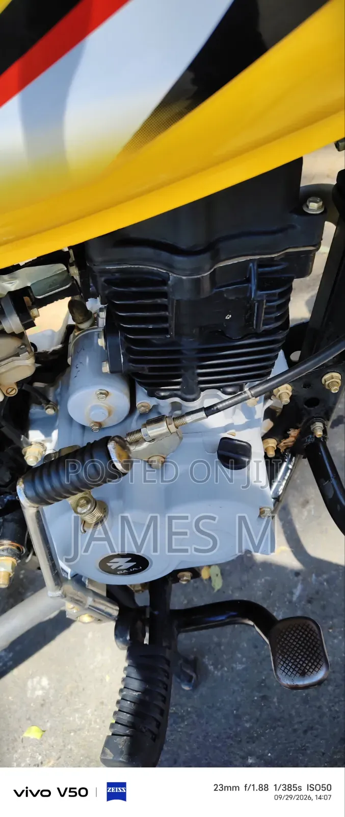 Bajaj Boxer 150 UG 2026 Yellow