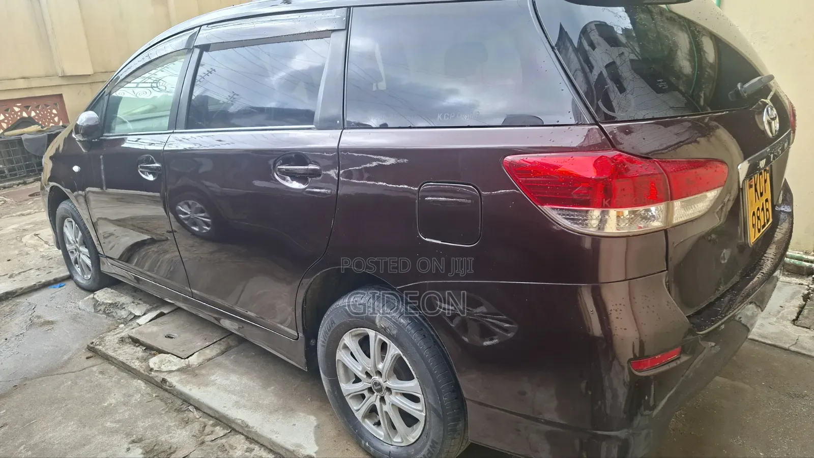 Toyota Wish 2012 Maroon