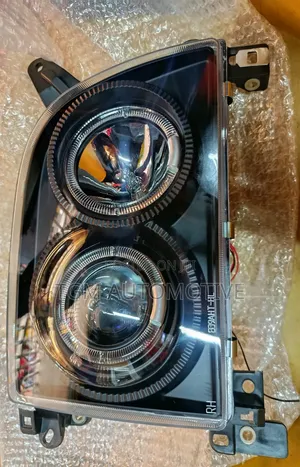 Quality LED Head Lamps Hiace 5L Pair