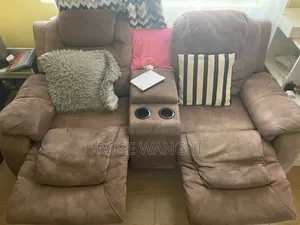 7 Seater Recliner With Free Throw Pillows