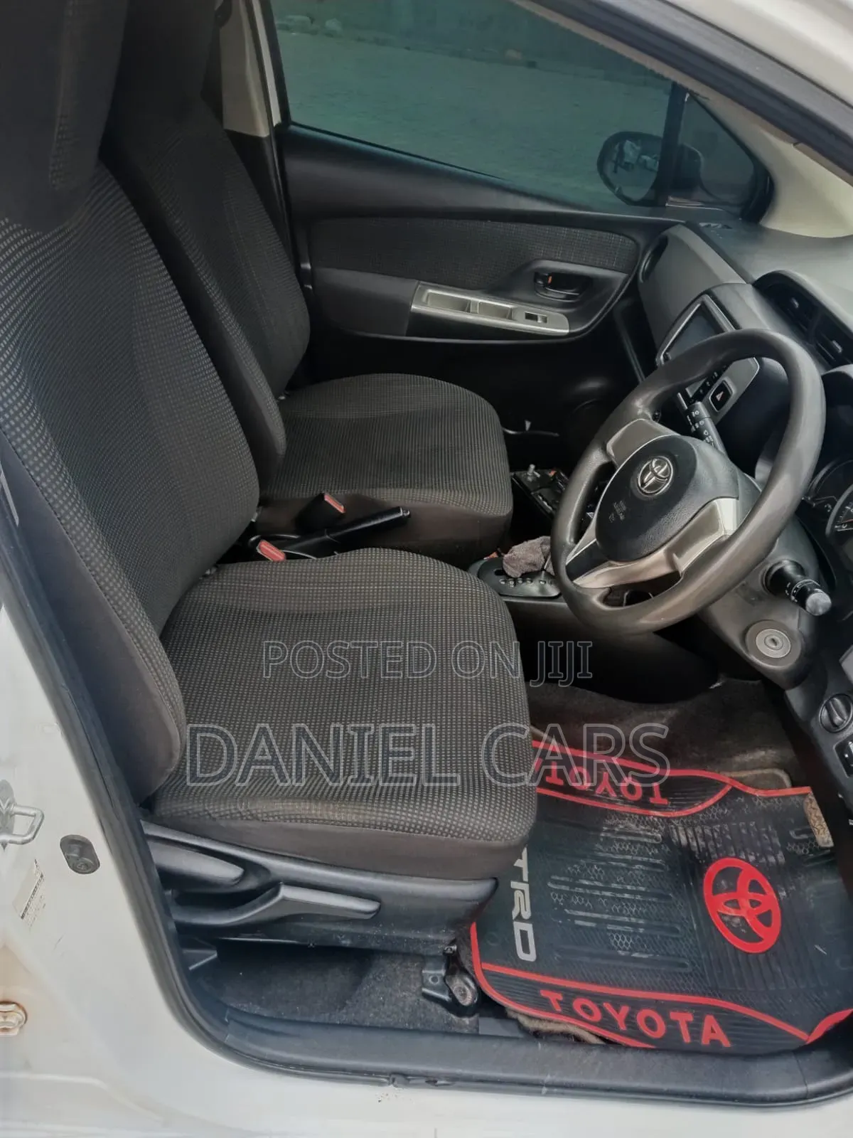 Toyota Vitz 2015 White