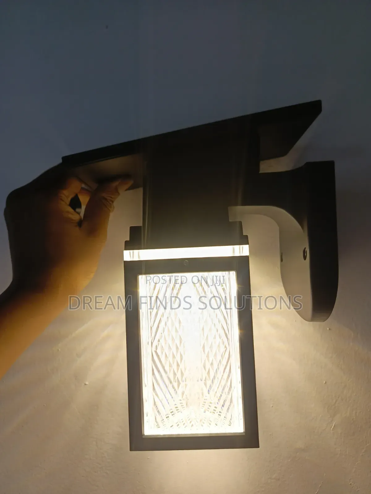 Facet Form: Premium High-Refraction Exterior Solar Sconce