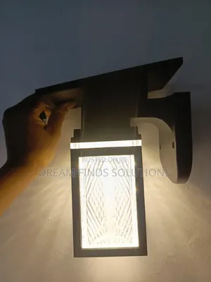 Facet Form: Premium High-Refraction Exterior Solar Sconce