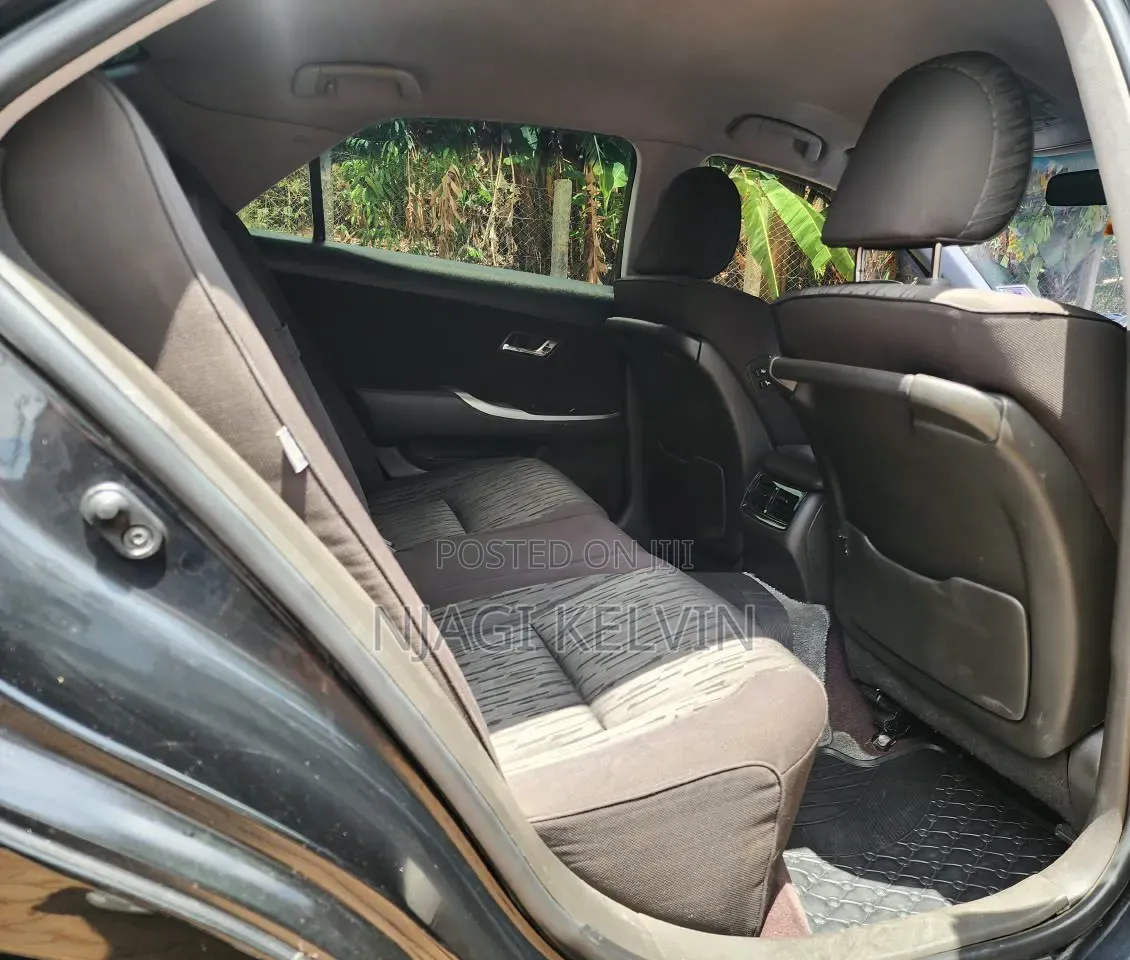 Toyota Crown 2010 Black