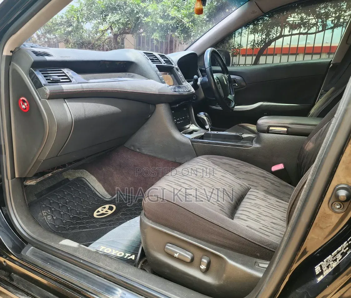 Toyota Crown 2010 Black