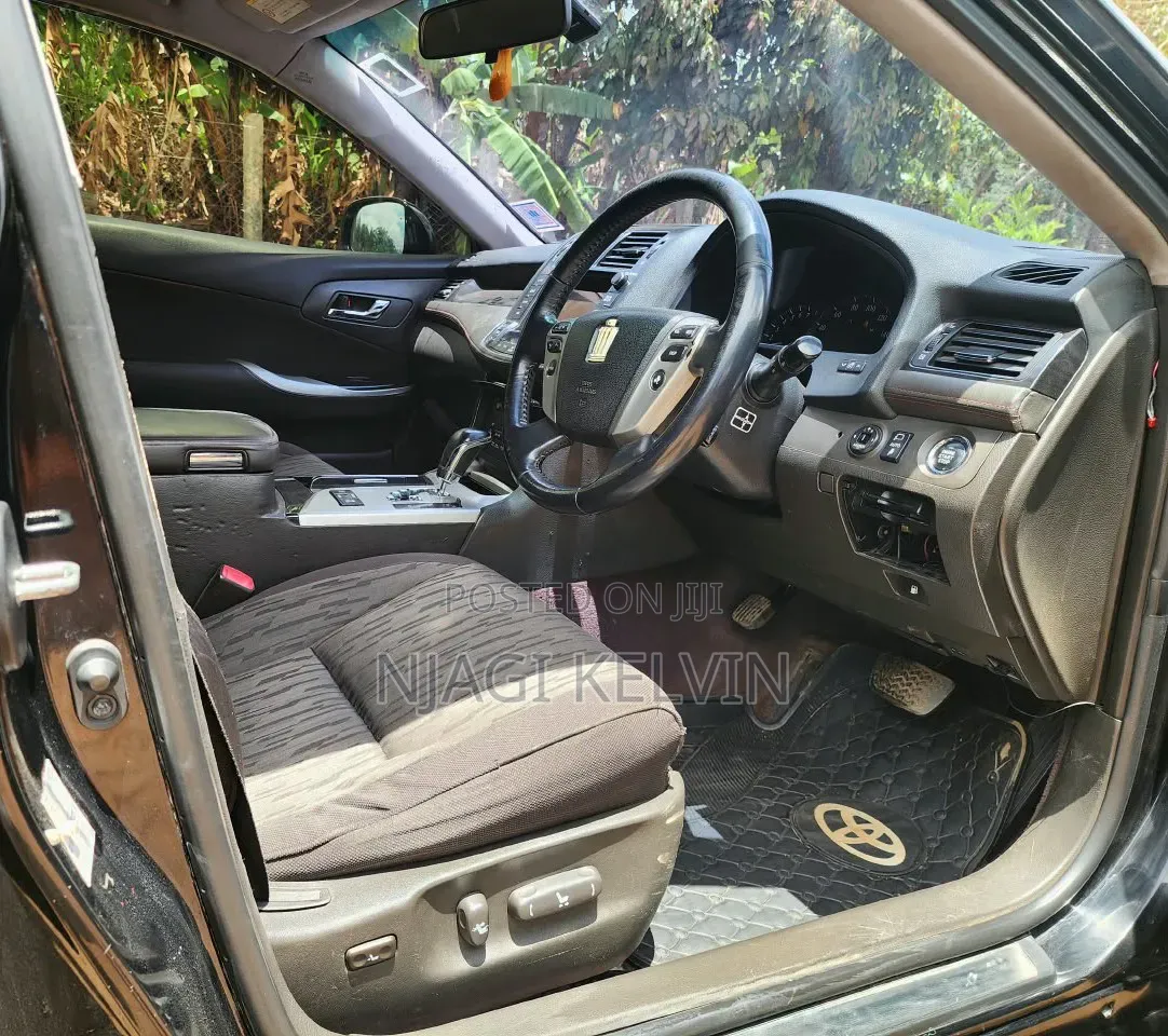 Toyota Crown 2010 Black