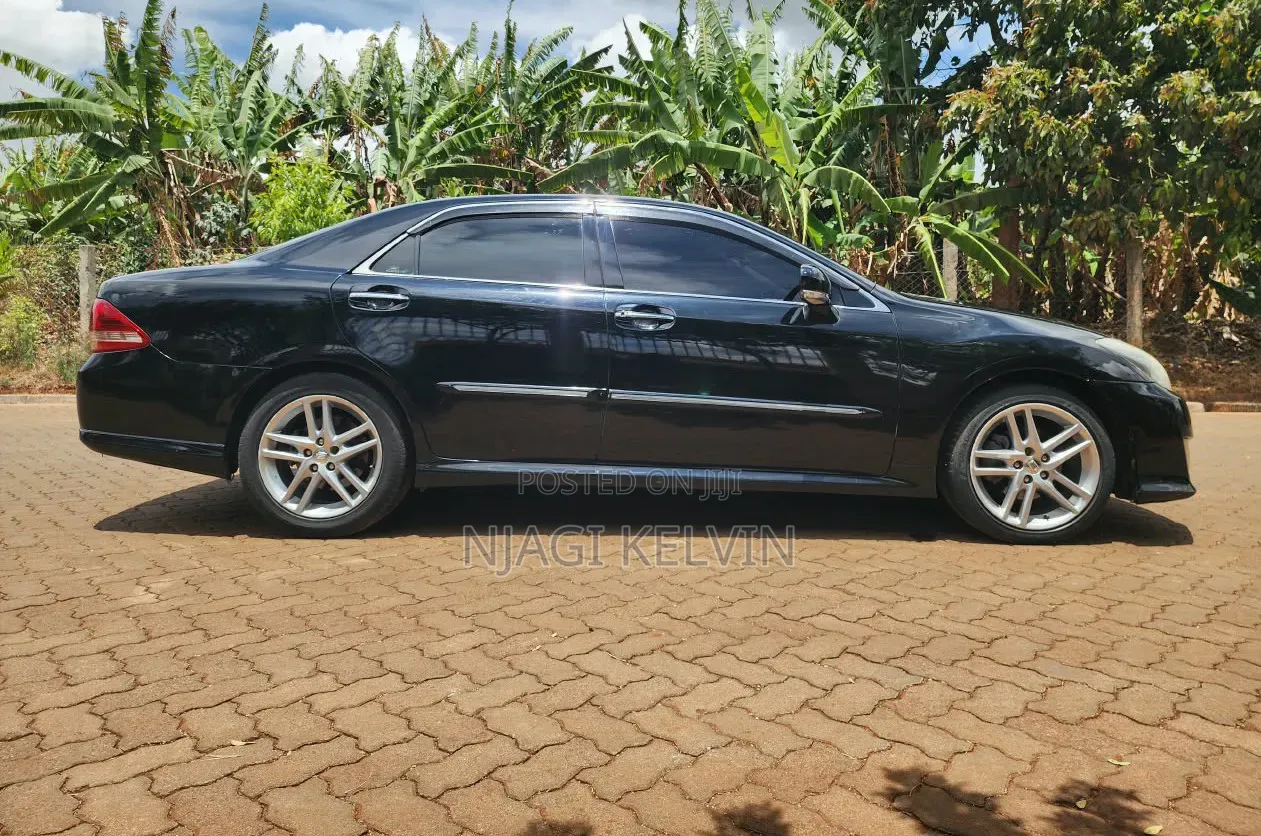 Toyota Crown 2010 Black