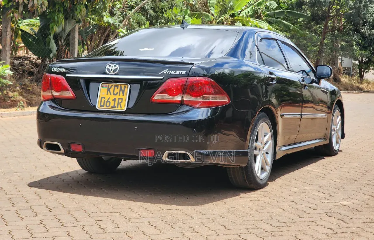 Toyota Crown 2010 Black