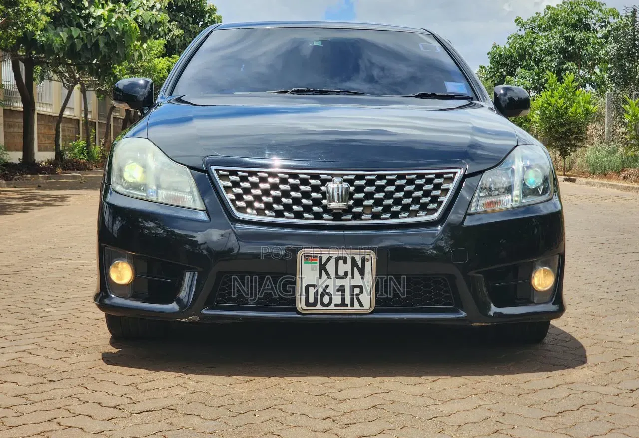 Toyota Crown 2010 Black