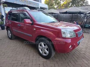 Nissan X-Trail 2.0 Comfort 2004 Red