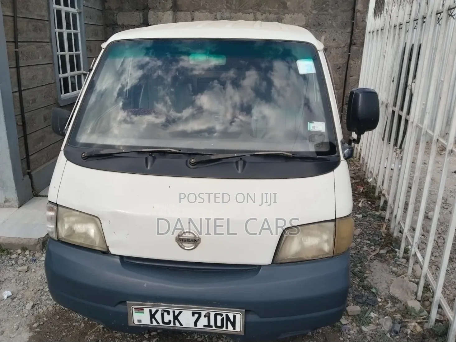 Nissan Advan 2011 White