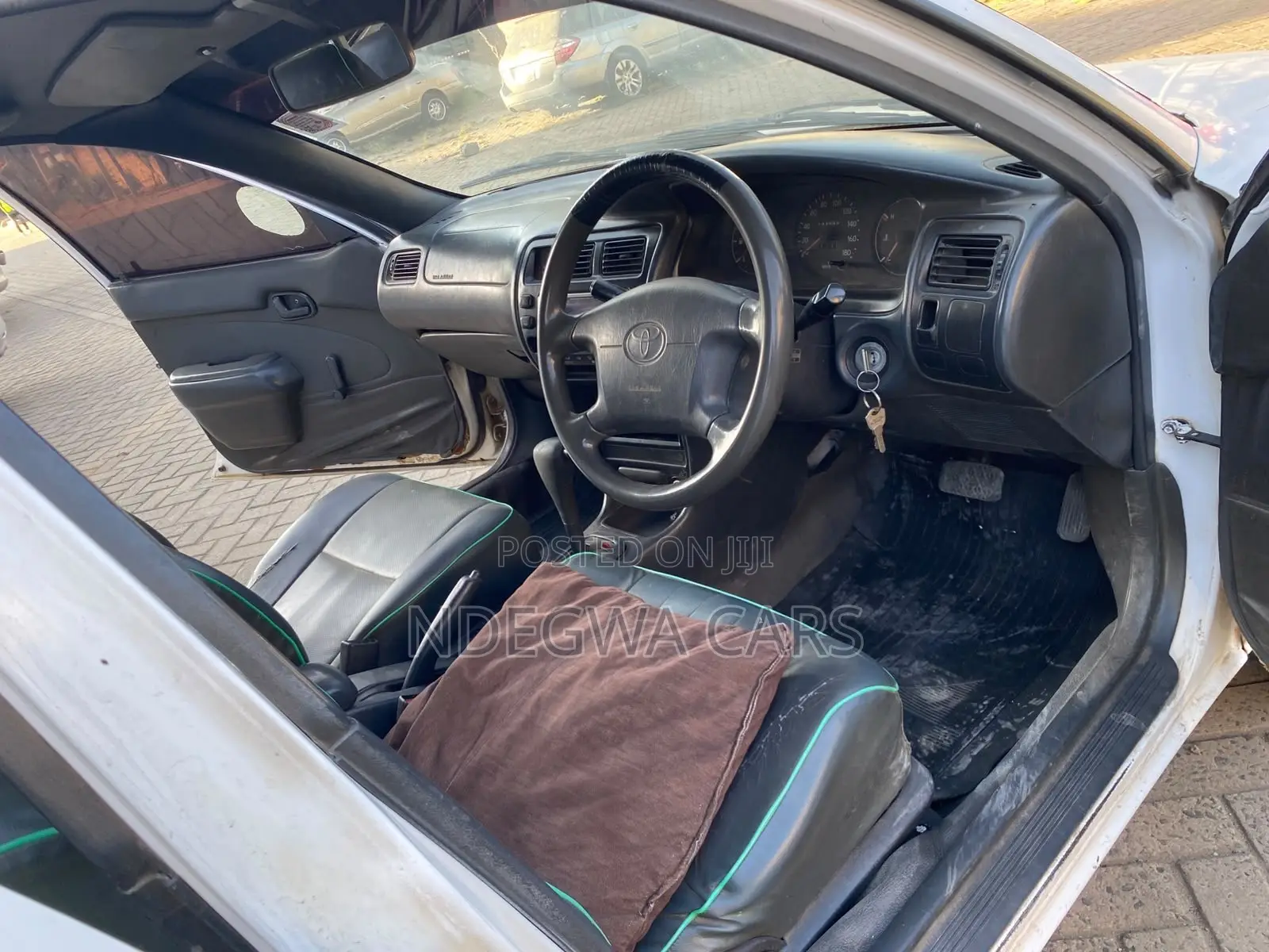 Toyota Corolla 2000 White