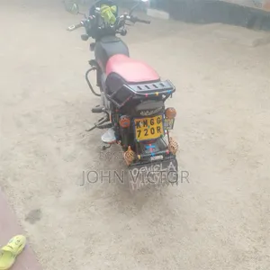 Bajaj Boxer 2025 Red