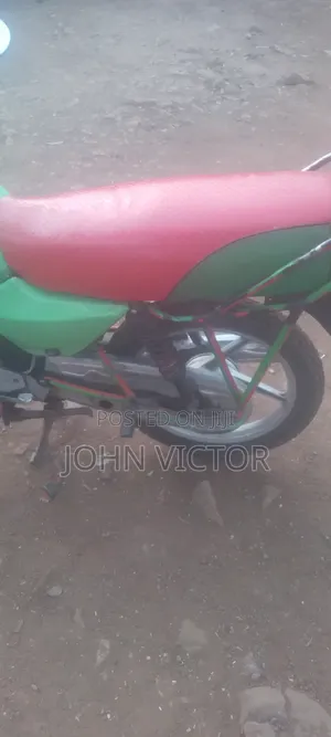 Bajaj Boxer 2025 Red