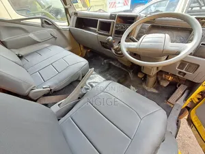 Mitsubishi Canter Fe 84