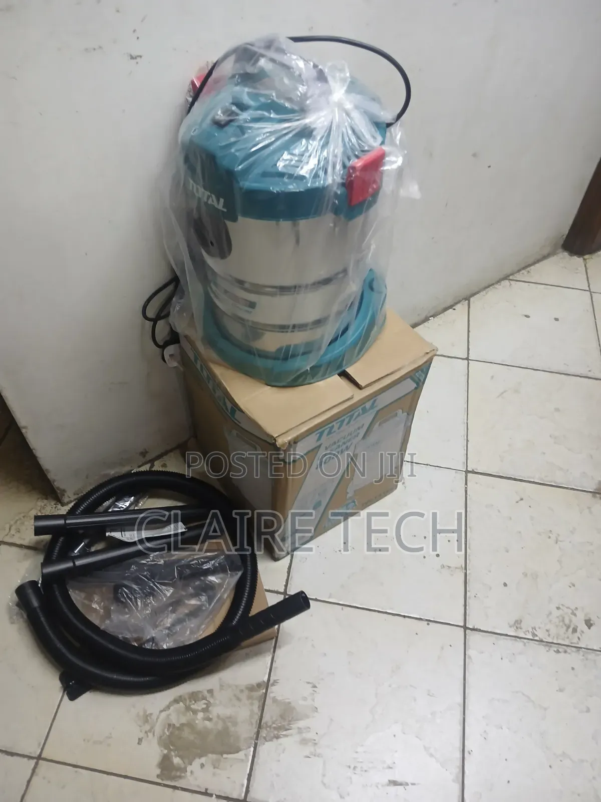 Total 800W Vacuum Cleaner – 12L Capacity