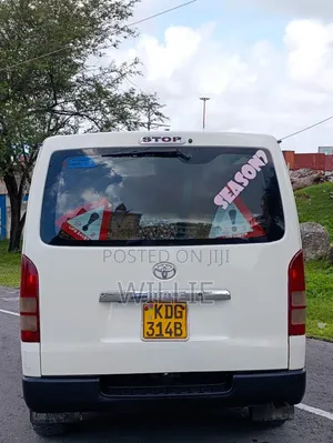 Toyota HiAce 2014 White