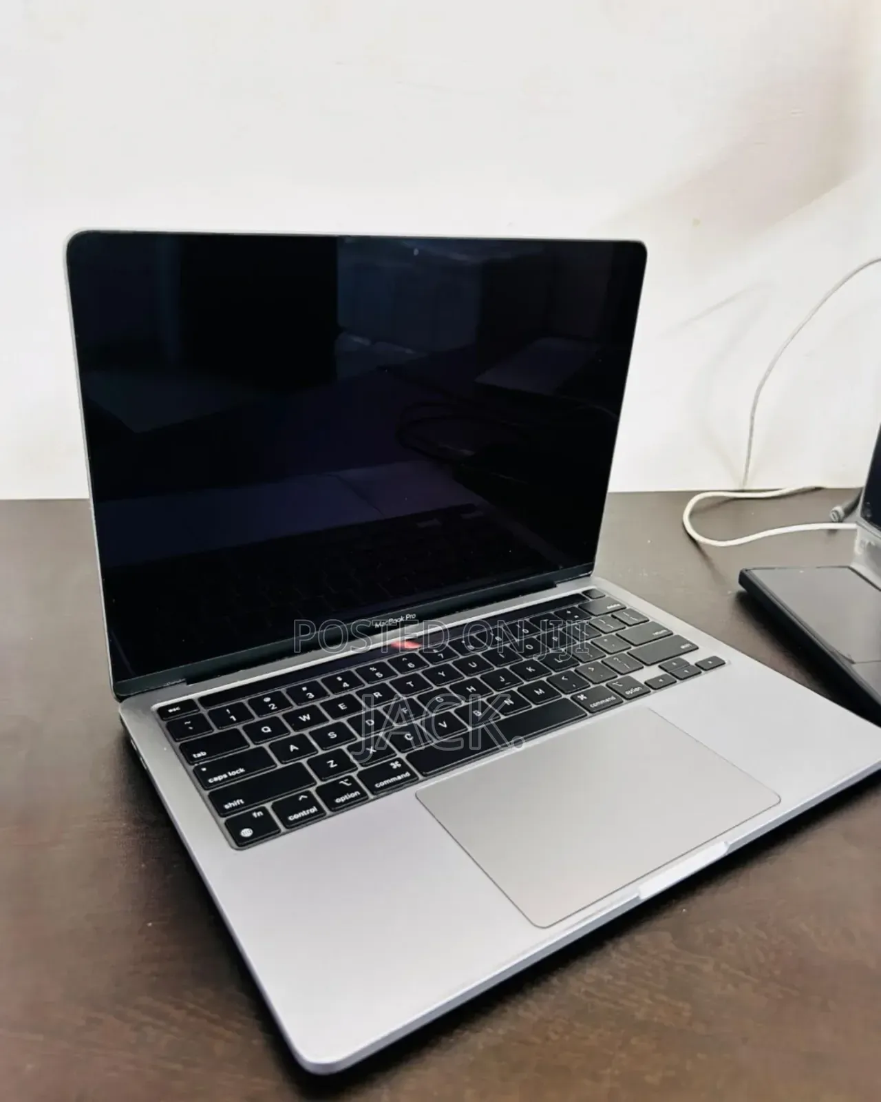 Laptop Apple MacBook Pro 2022 M2 8GB Apple M2 SSD 512GB