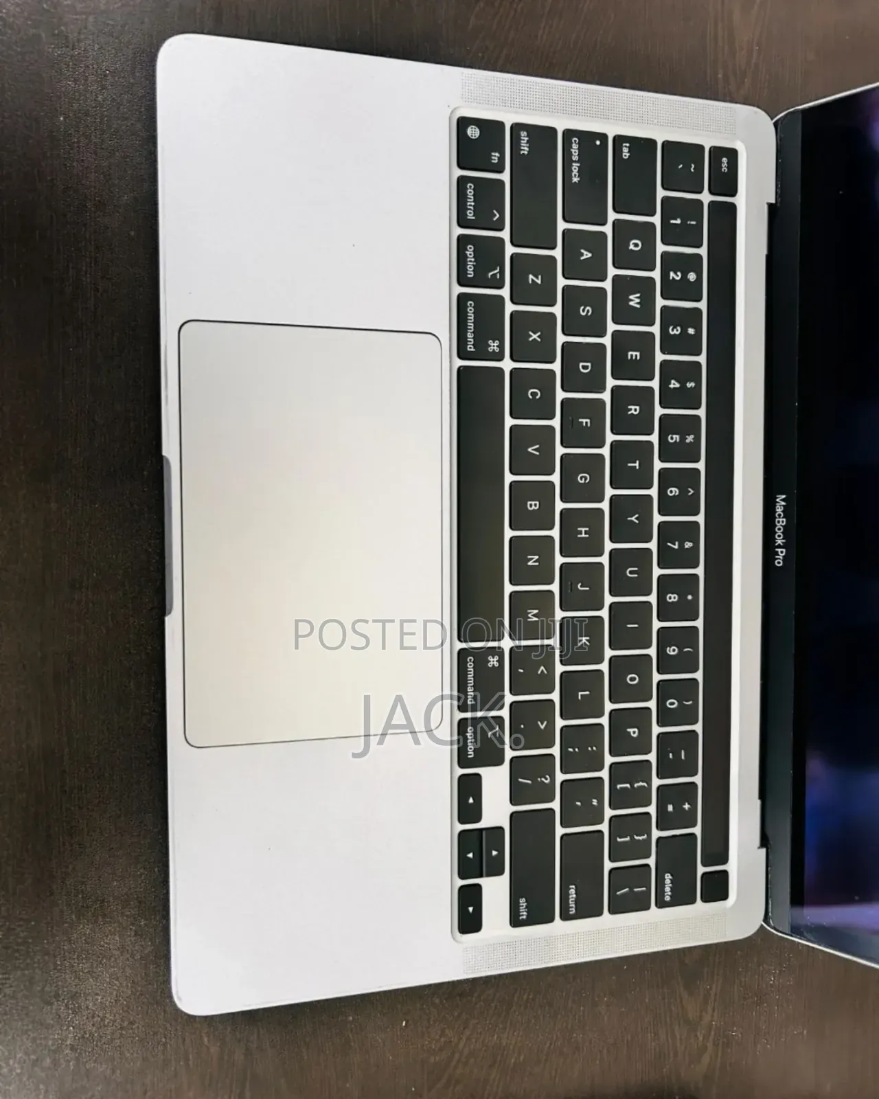 Laptop Apple MacBook Pro 2022 M2 8GB Apple M2 SSD 512GB