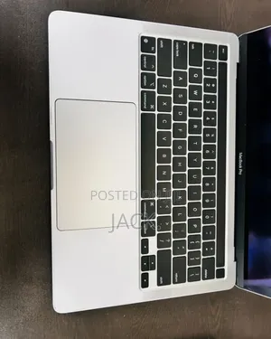 Laptop Apple MacBook Pro 2022 M2 8GB Apple M2 SSD 512GB