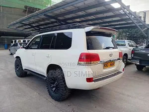 Toyota Land Cruiser 2007 White