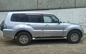 Mitsubishi Pajero 2009 Silver