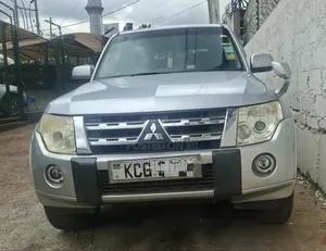 Mitsubishi Pajero 2009 Silver
