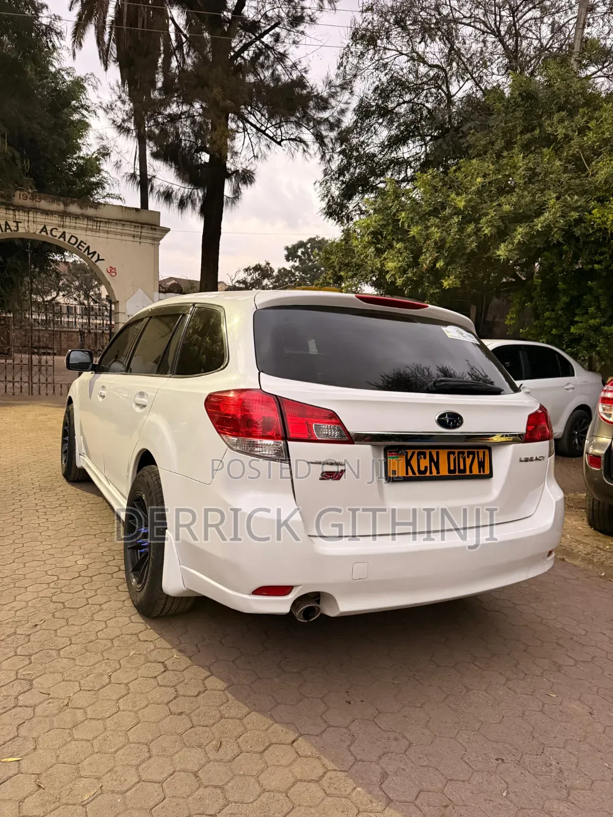 Subaru Legacy 2.5i Premium 2010 White