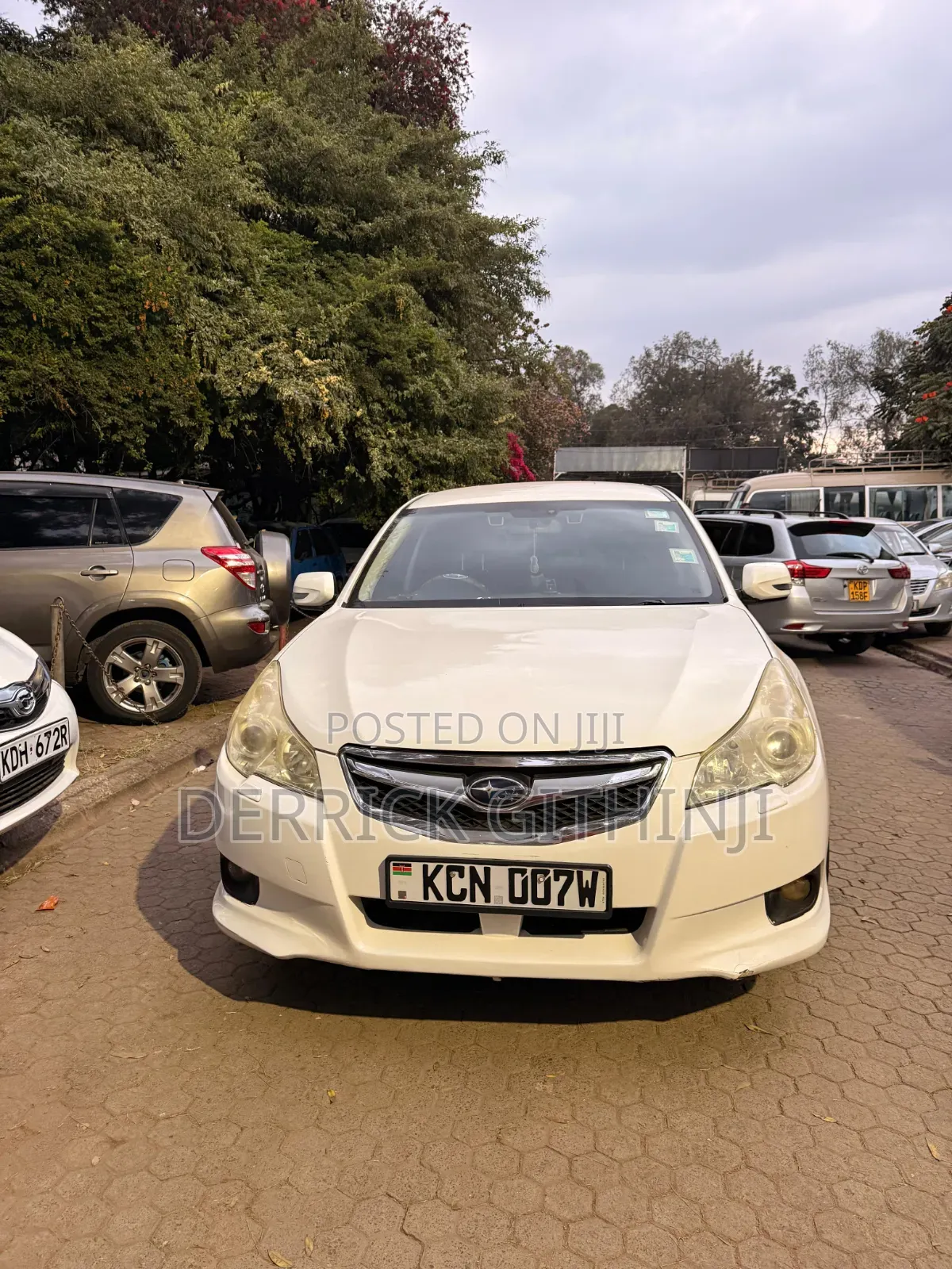 Subaru Legacy 2.5i Premium 2010 White