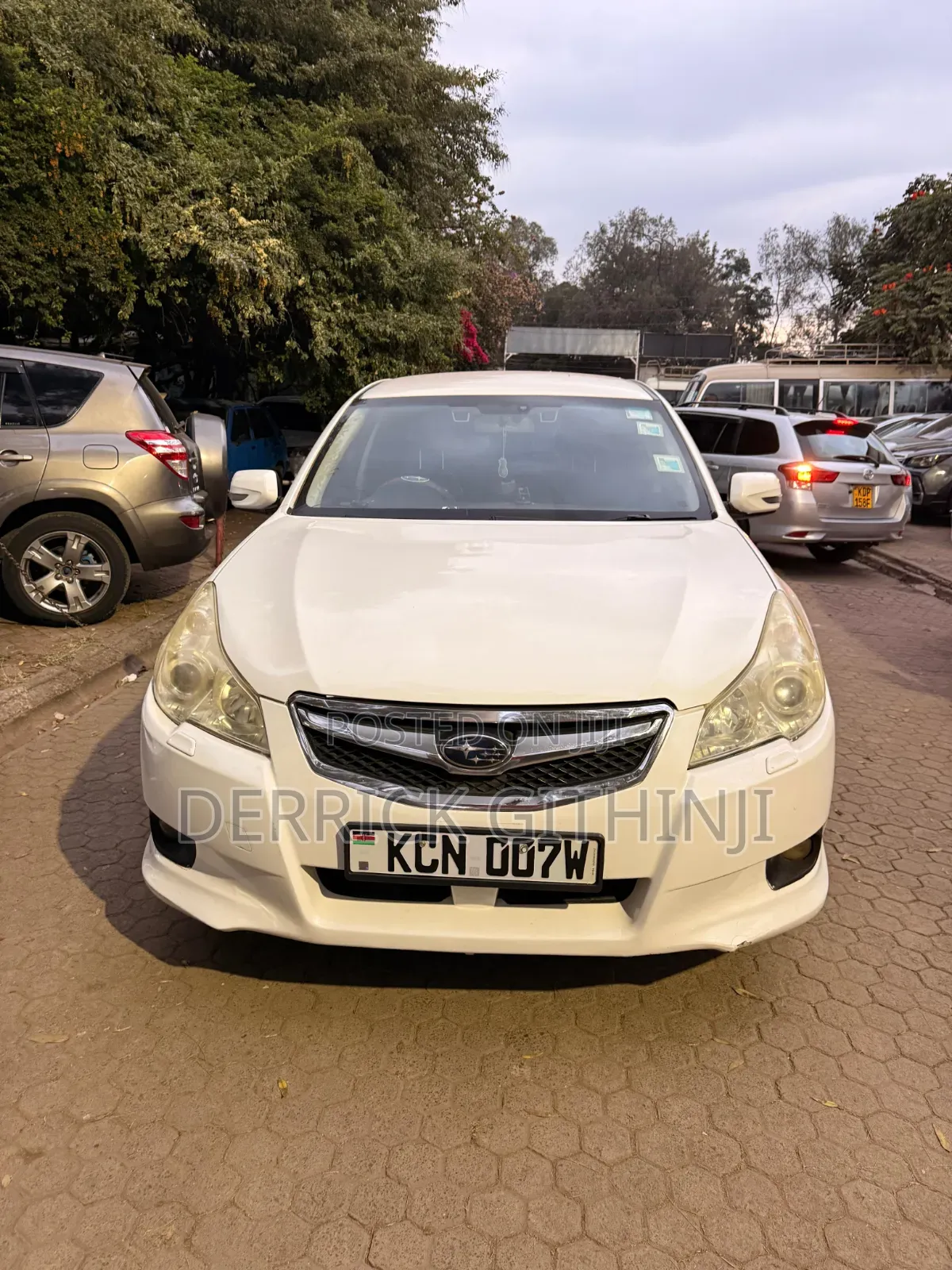 Subaru Legacy 2.5i Premium 2010 White