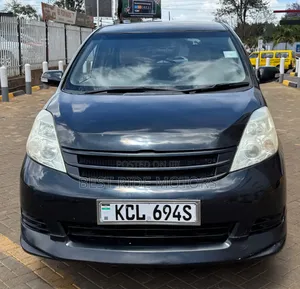 Toyota ISIS 2010 Black