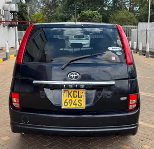 Toyota ISIS 2010 Black