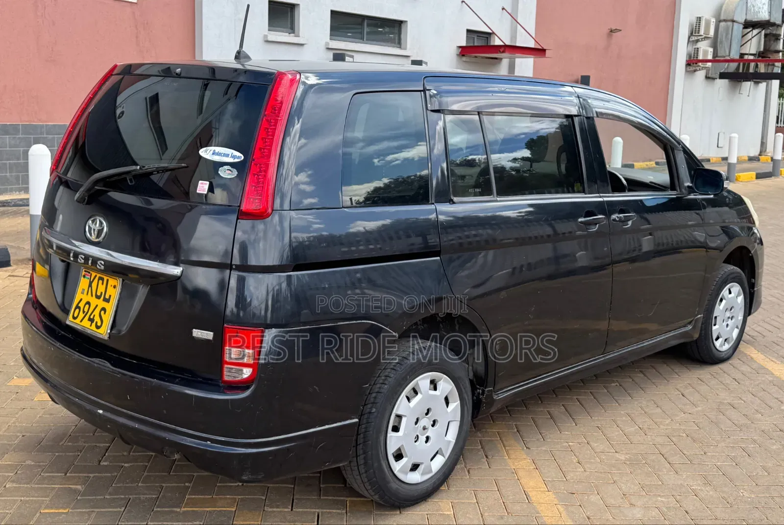 Toyota ISIS 2010 Black