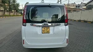 Toyota Noah 2017 White