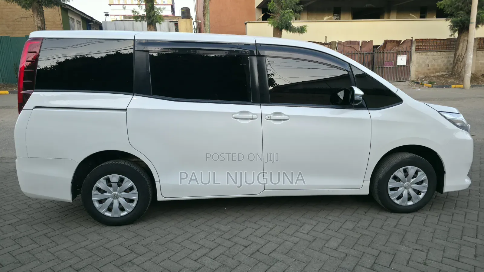 Toyota Noah 2017 White