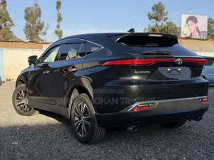 Toyota Harrier 2.0 4WD 2020 Black