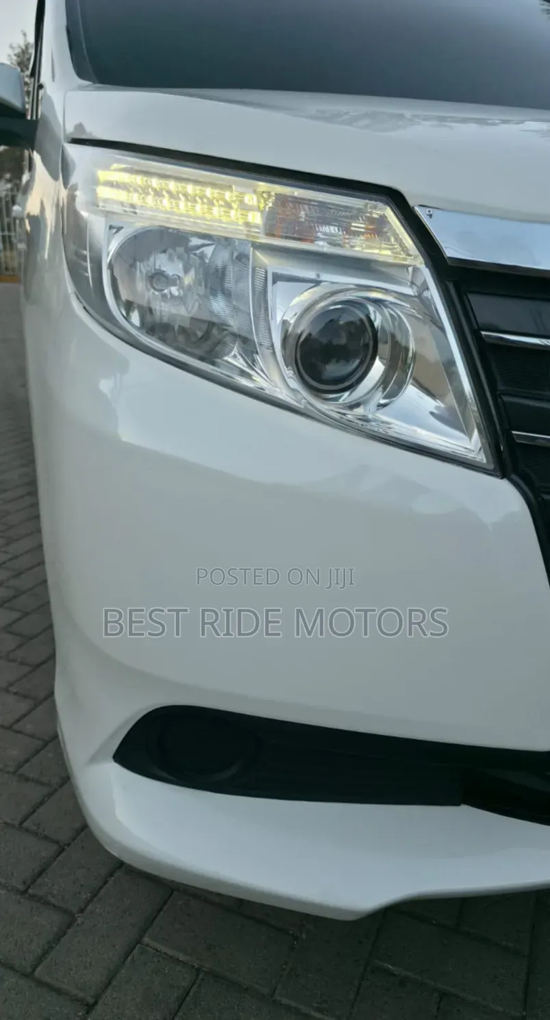 Toyota Noah 2.0 FWD (7 Seater) 2017 White